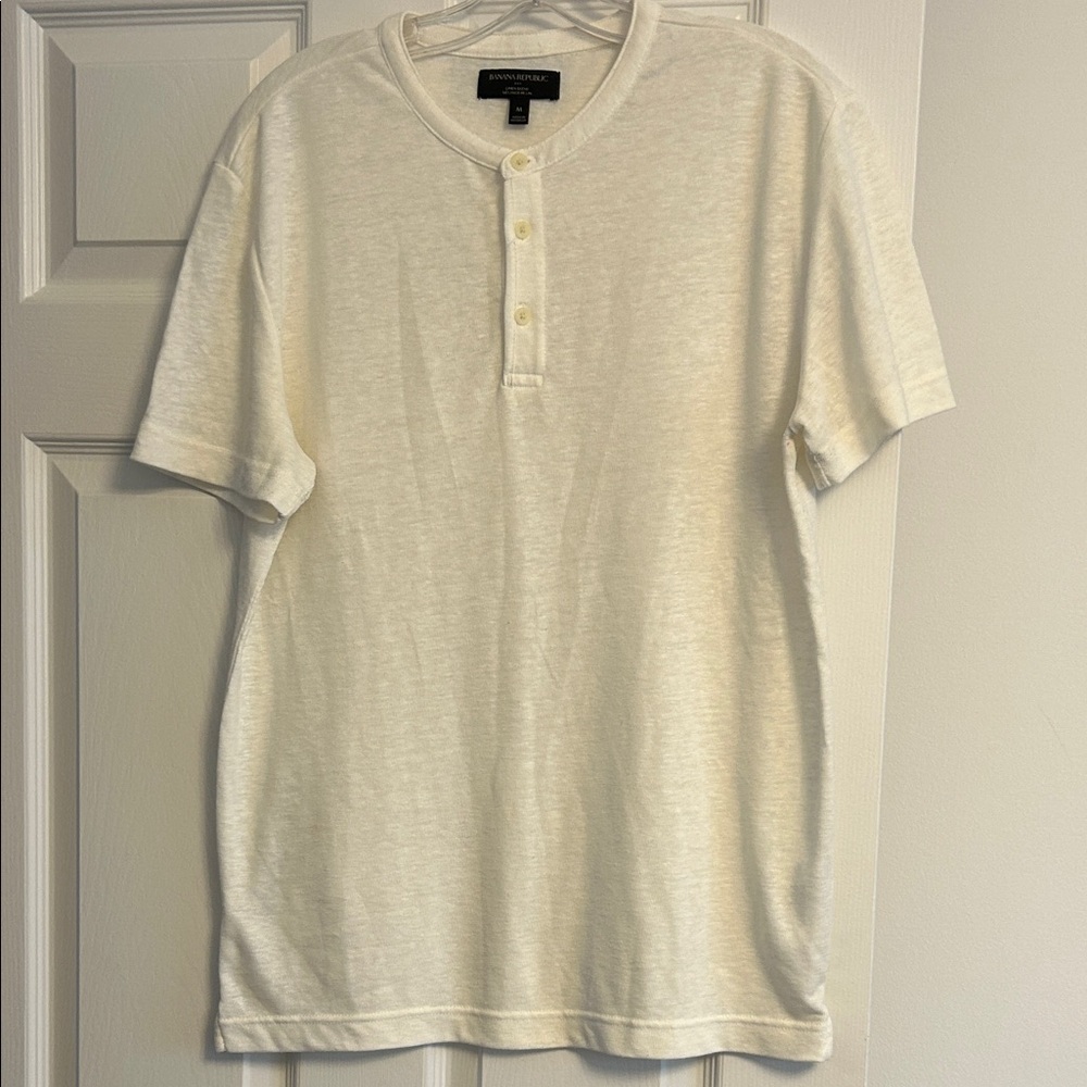 Banana Republic Men's Off-White Henley Shirt